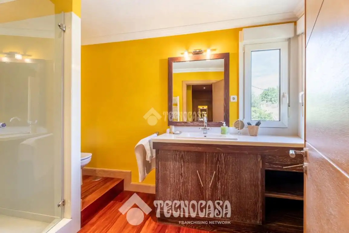 Baño de Casa o chalet en venta en Hoyo de Manzanares con Calefacción y Piscina
