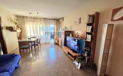 Vista exterior de Pis en venda en Sant Boi de Llobregat amb Balcó