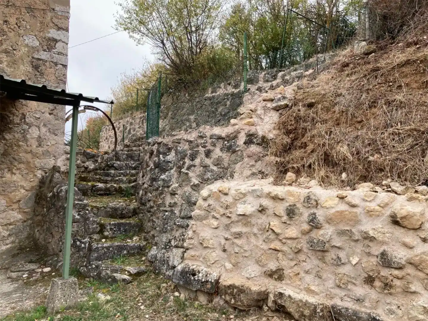 Vista exterior de Pis en venda en Miraveche amb Jardí privat i Moblat