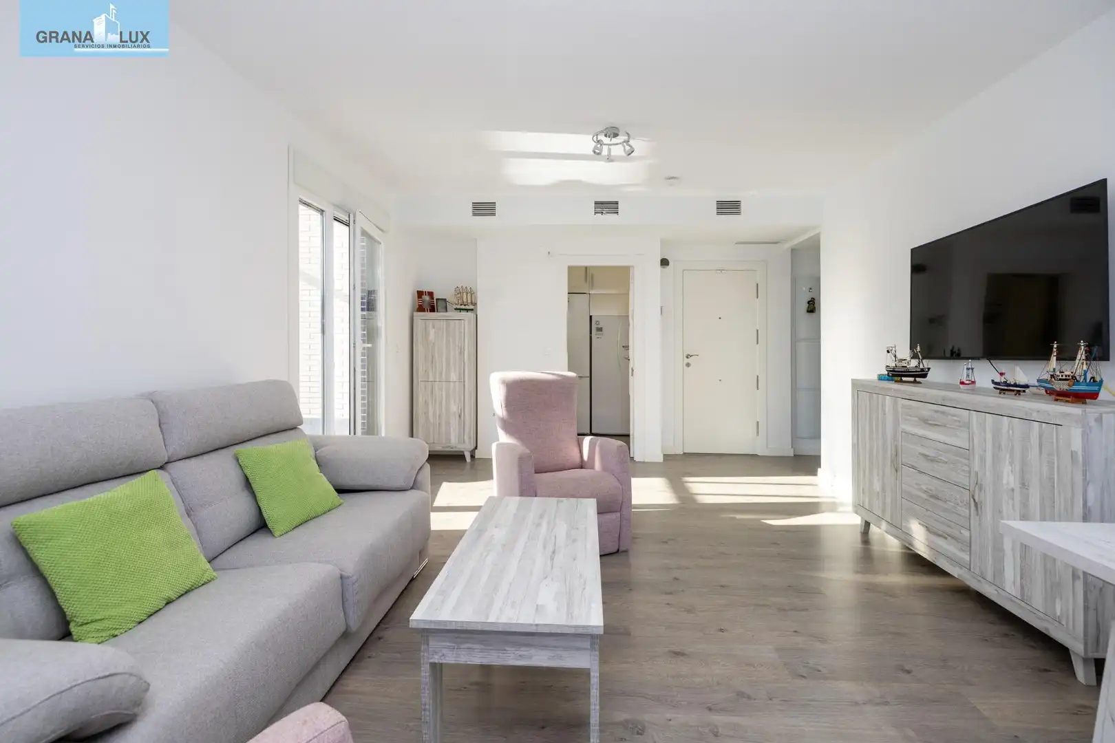 Sala de estar de Piso en venta en Almuñécar con Aire acondicionado, Jardín privado y Terraza