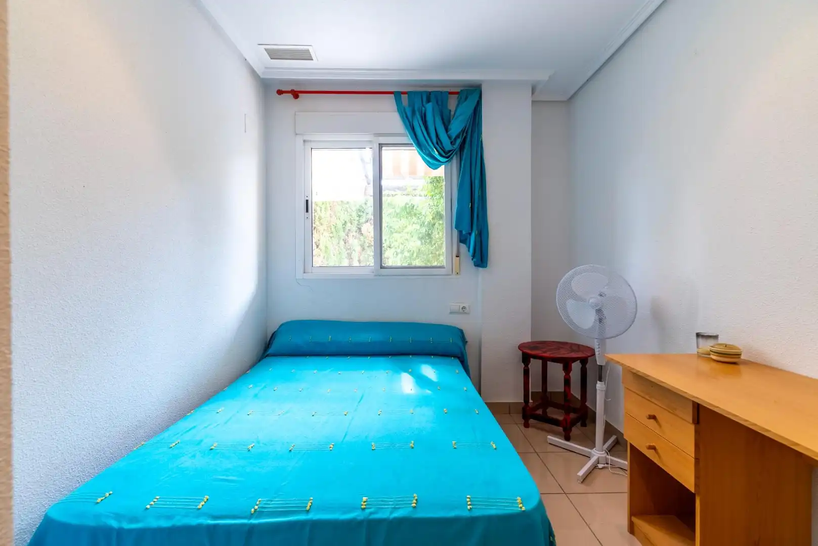 Habitación de Planta baja en venta en El Campello con Aire acondicionado, Calefacción y Jardín privado