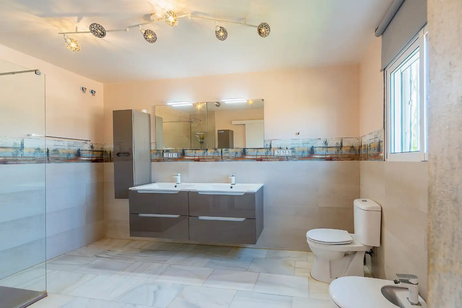 Badezimmer von Haus oder Chalet zum Verkauf in Alicante / Alacant mit Schwimmbad