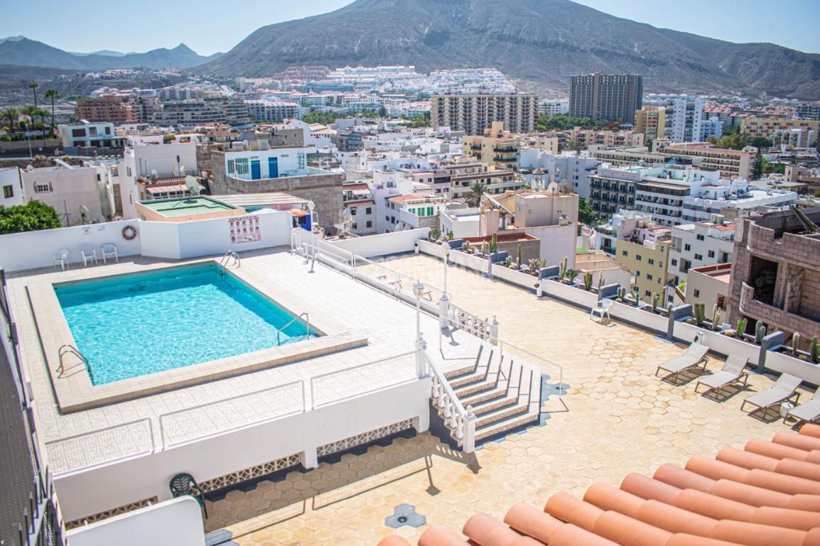Vista exterior de Pis en venda en Arona amb Piscina comunitària