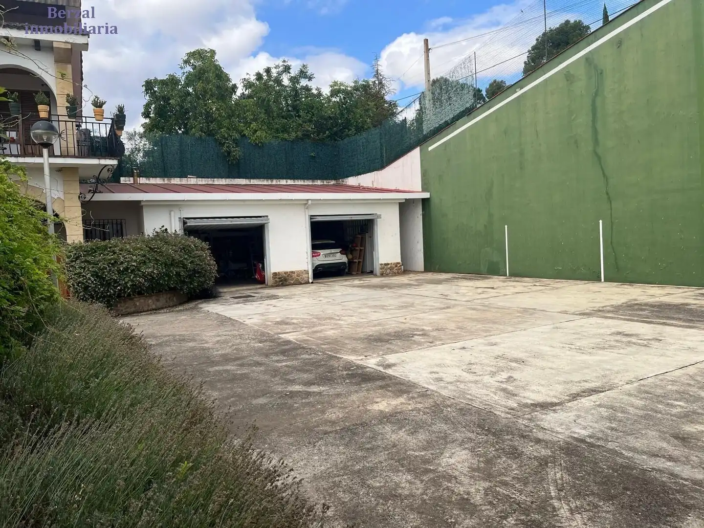 Aparcament de Casa o xalet en venda en Nalda amb Jardí privat, Terrassa i Traster
