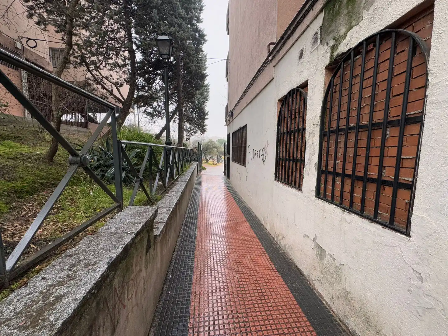Vista exterior de Local en venta en Algete