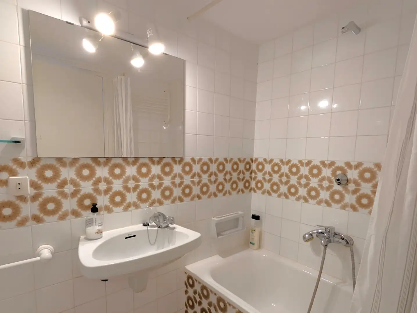 Baño de Apartamento en venta en Castell d'Aro, Platja d'Aro i s'Agaró con Terraza, Amueblado y Balcón