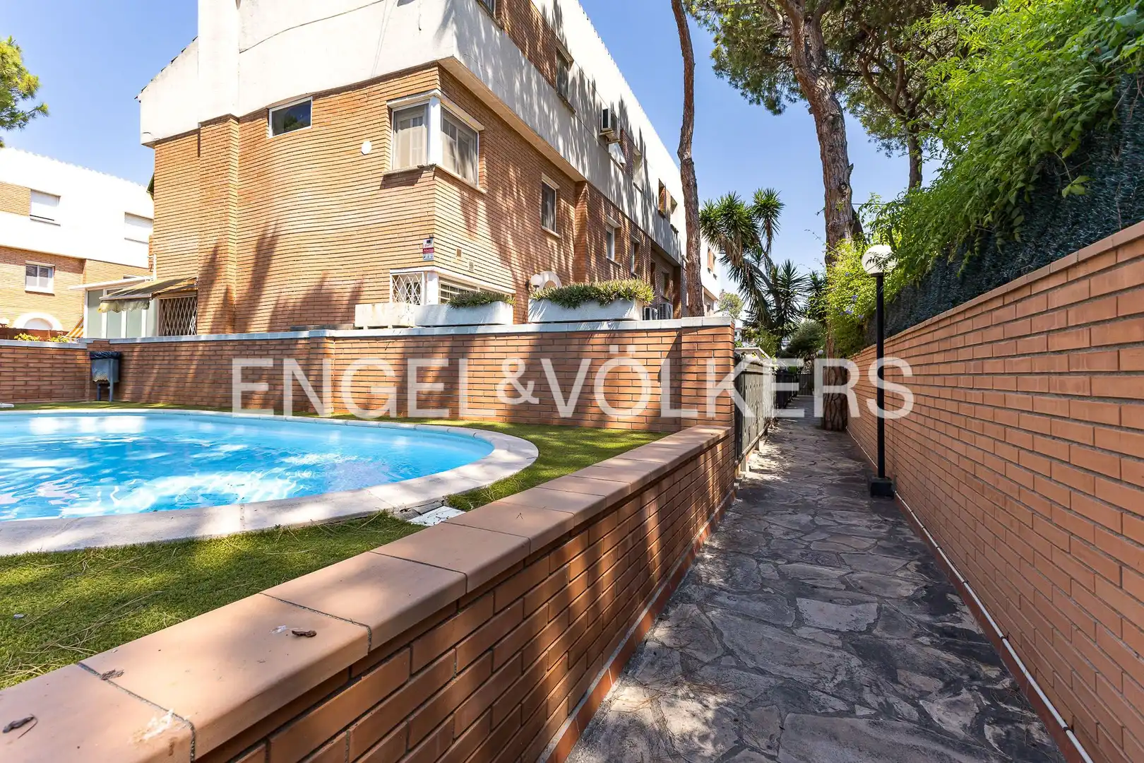 Vista exterior de Casa o xalet en venda en Gavà amb Calefacció, Jardí privat i Terrassa
