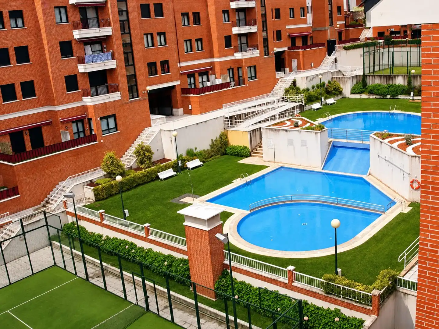 Piscina de Piso en venta en Castro-Urdiales con Calefacción, Jardín privado y Terraza