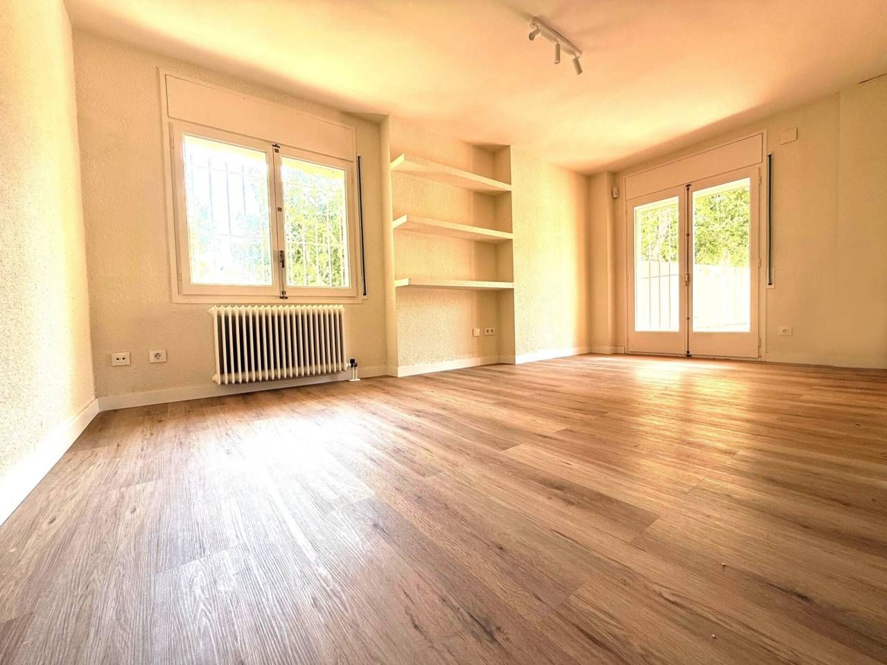 Living room of Flat for sale in Vilassar de Mar  with Heating, Private garden and Parquet flooring