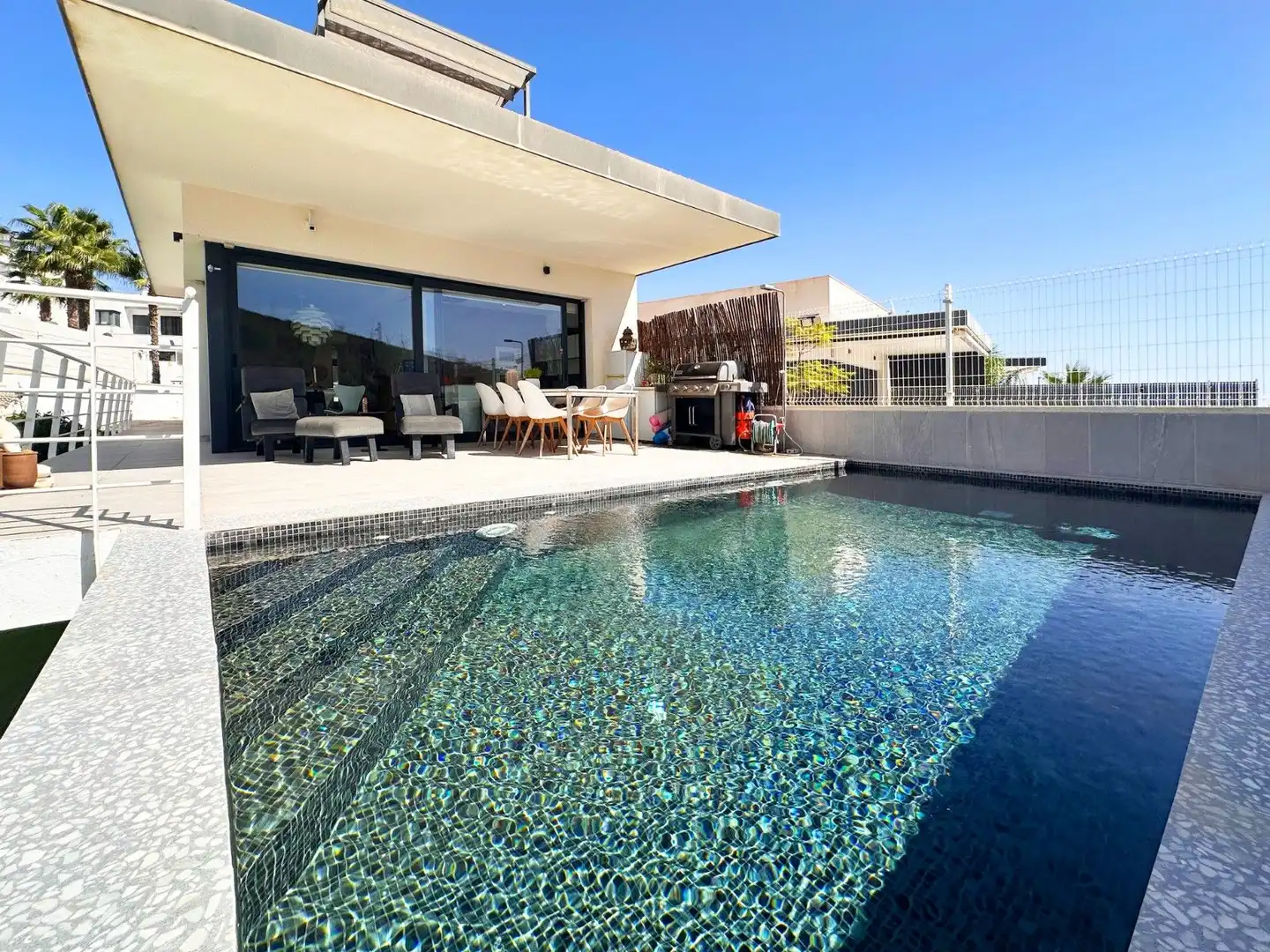 Xalet amb piscina en venda a Calle 03193