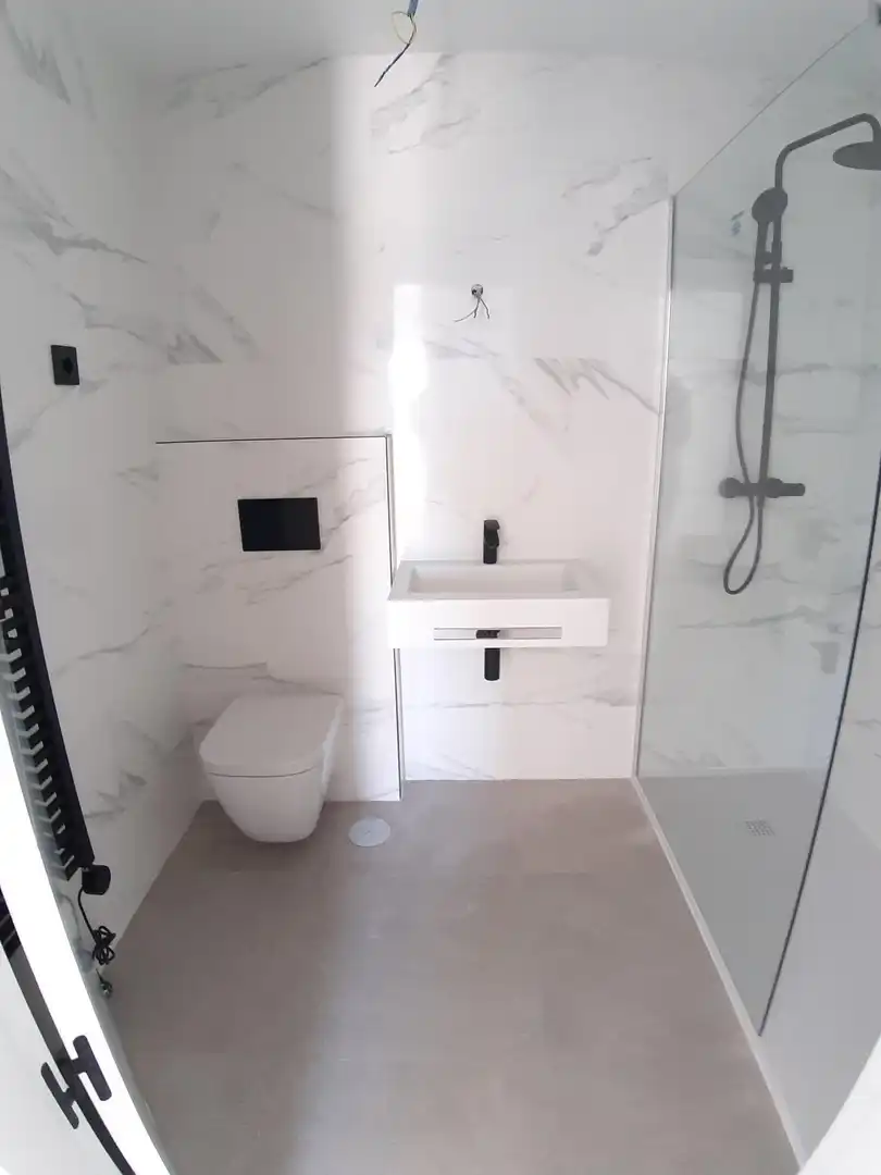 Baño de Ático de alquiler en Fuengirola con Terraza, Trastero y Jacuzzi