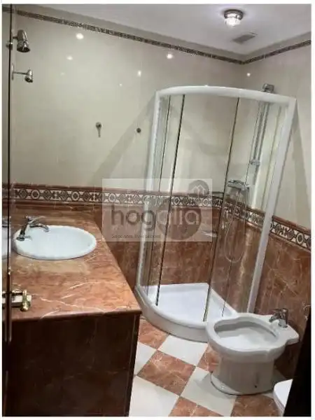 Baño de Casa o chalet de alquiler en Sevilla con Aire acondicionado, Jardín privado y Terraza