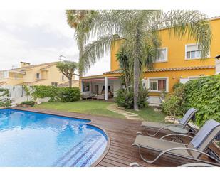 Swimming pool of Single-family semi-detached for sale in La Pobla de Vallbona  with Air Conditioner, Terrace and Swimming Pool