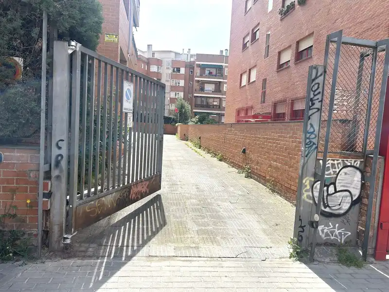 Exterior view of Garage for sale in Madrid