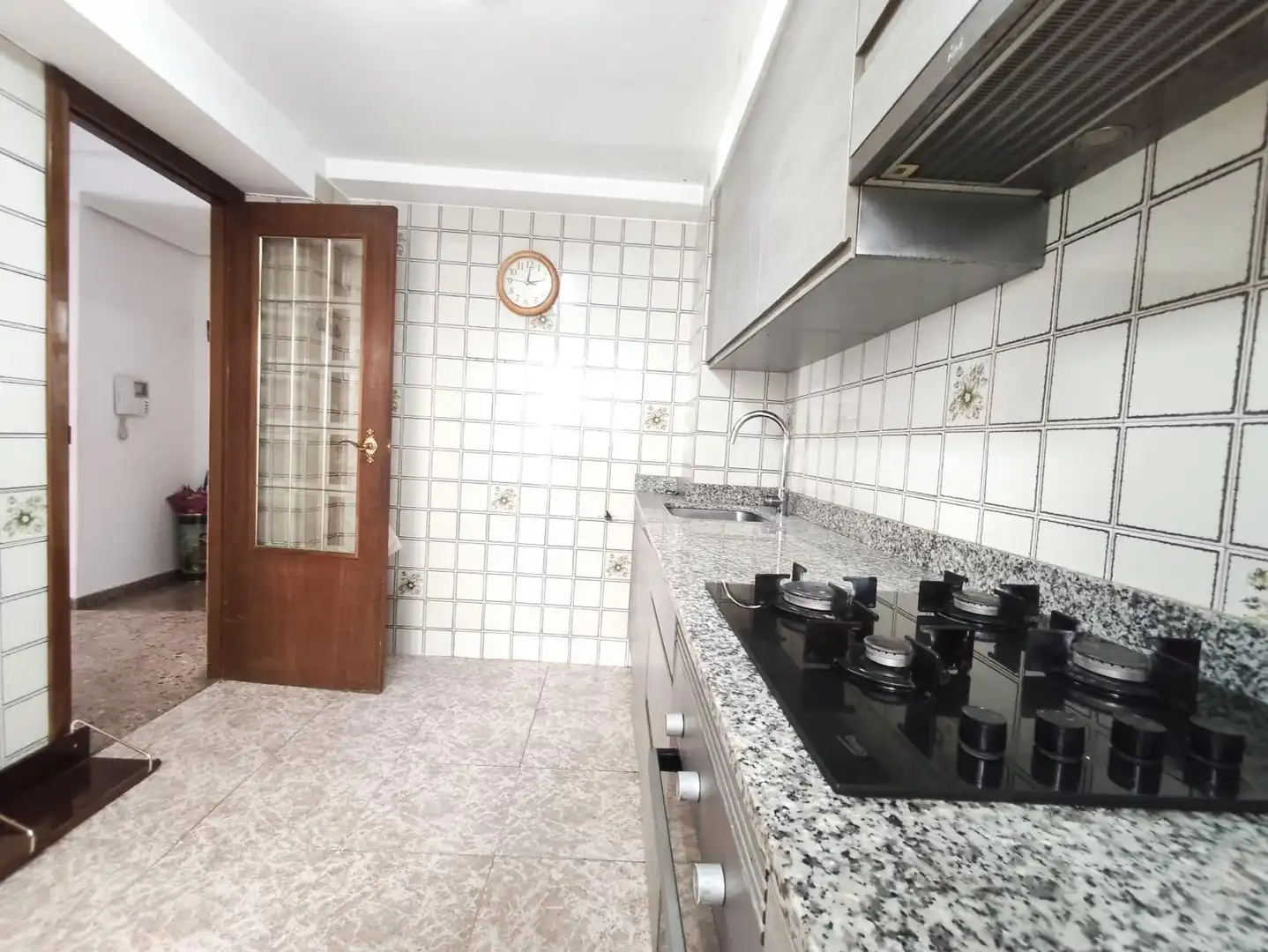 Kitchen of Flat for sale in Valencia  with Air Conditioner, Terrace and Balcony