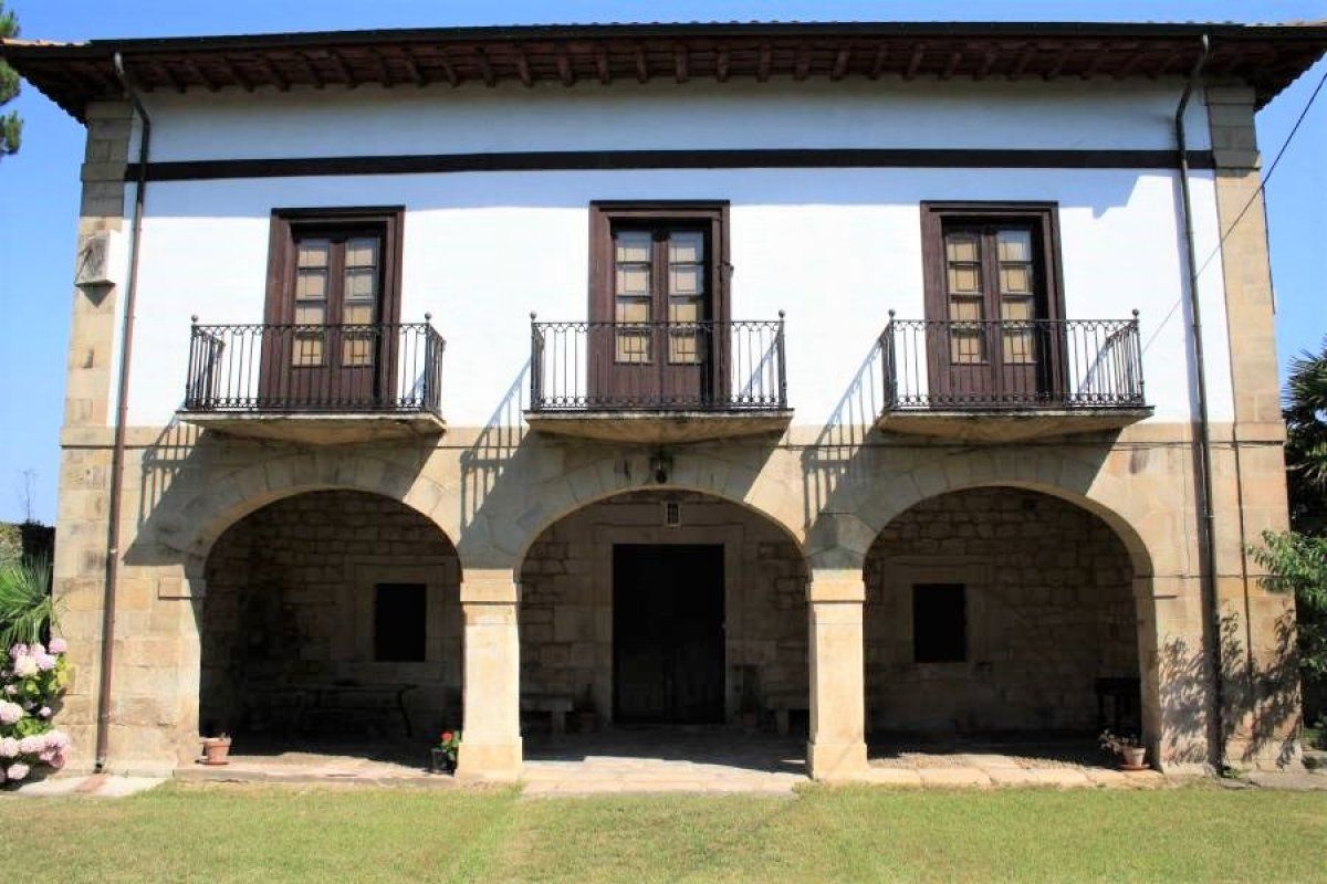 Vista exterior de Casa o xalet en venda en Piélagos amb Jardí privat i Balcó