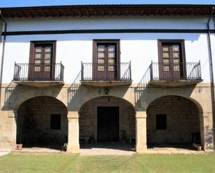 Vista exterior de Casa o xalet en venda en Piélagos amb Jardí privat i Balcó