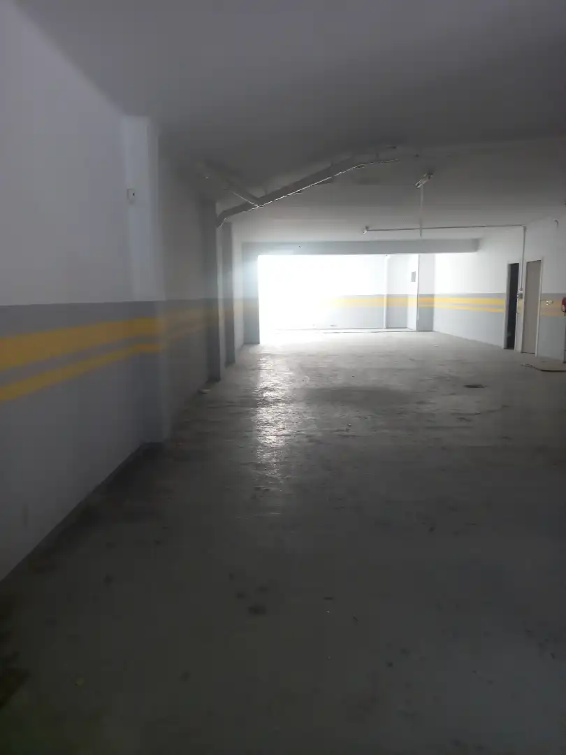 Aparcament de Local en venda en Esplugues de Llobregat amb Alarma