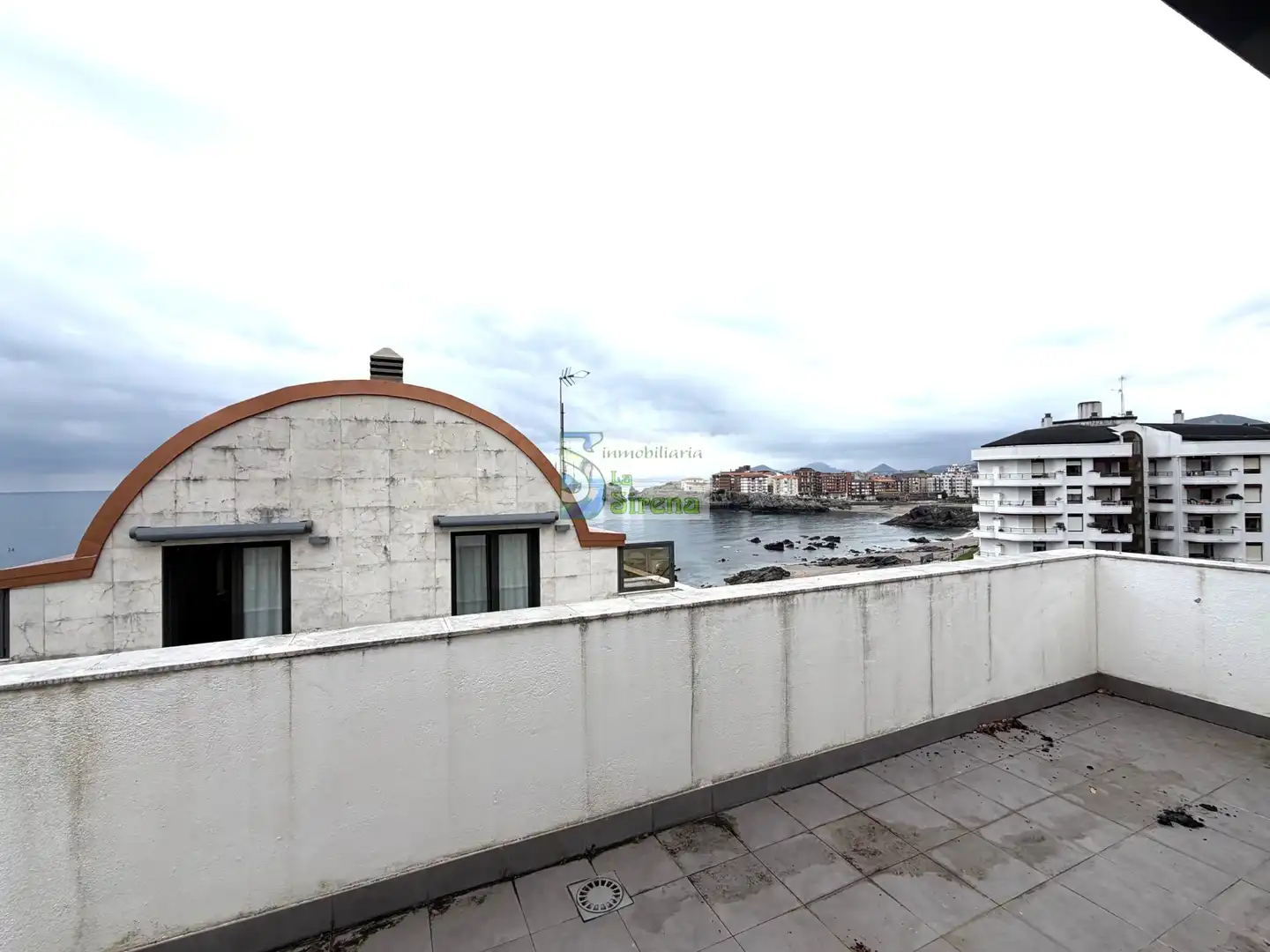 Terraza de Piso en venta en Castro-Urdiales con Calefacción, Terraza y Piscina