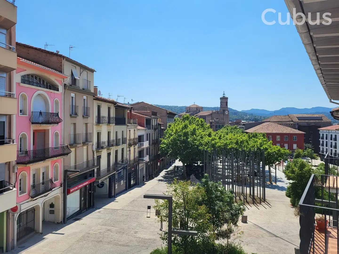 Vista exterior de Piso en venta en Olot con Terraza y Balcón