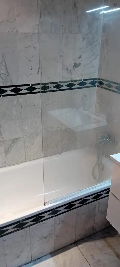 Bany de Apartament per a compartir en Madrid amb Calefacció, Moblat i Forn