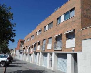 Vista exterior de Casa adosada en venda en Castellar del Vallès amb Aire condicionat