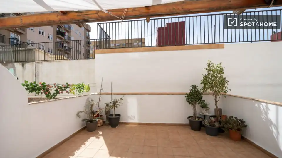 Terrassa de Pis de lloguer en Valencia amb Aire condicionat, Calefacció i Moblat
