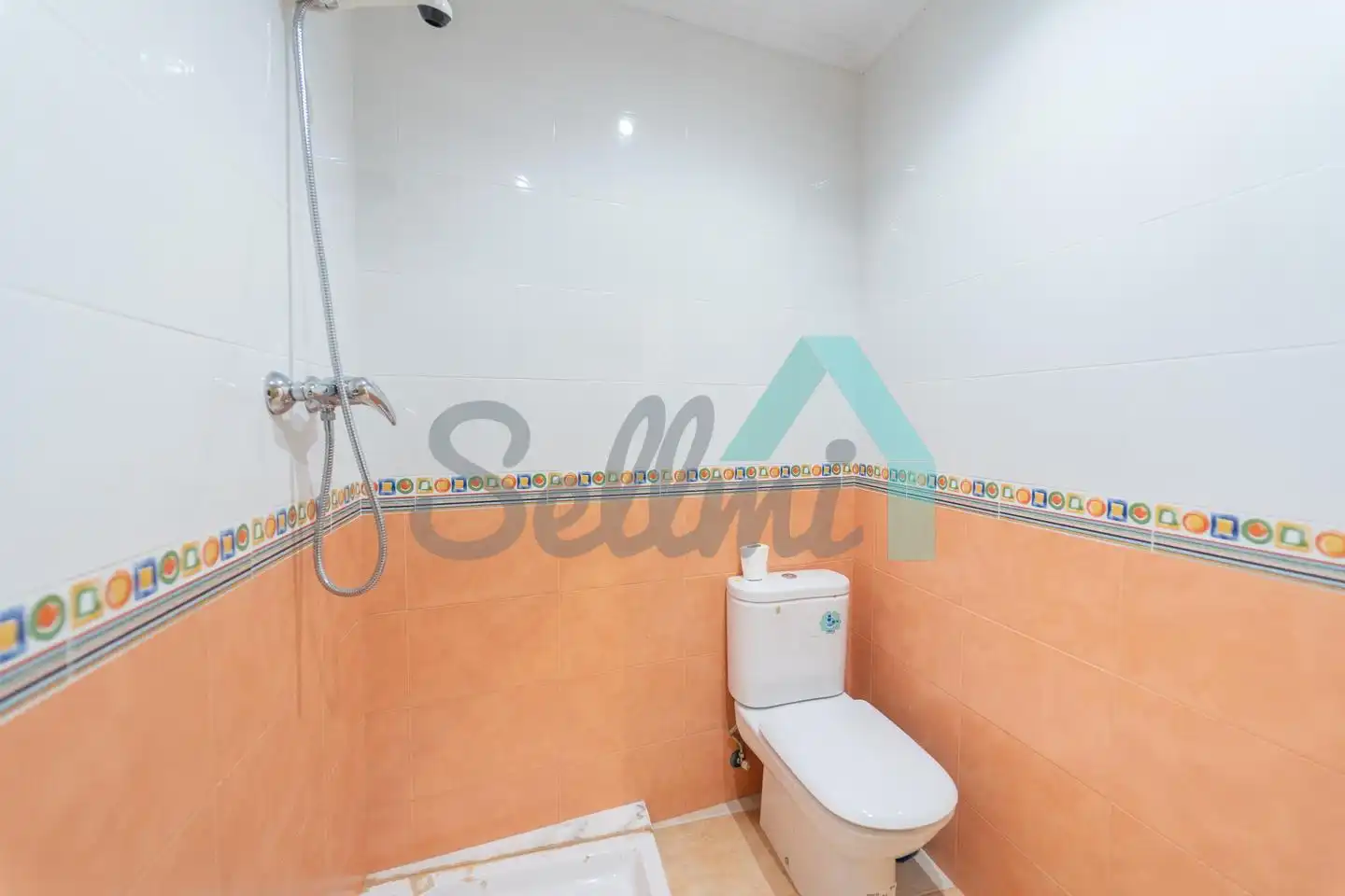 Badezimmer von Wohnung zum Verkauf in Aller mit Heizung, Terrasse und Abstellraum
