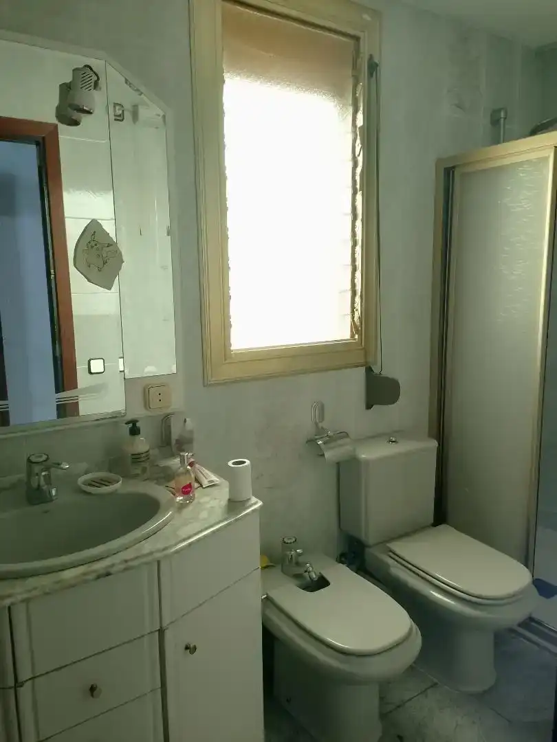 Baño de Ático para compartir en Barcelona con Aire acondicionado, Amueblado y Lavadora