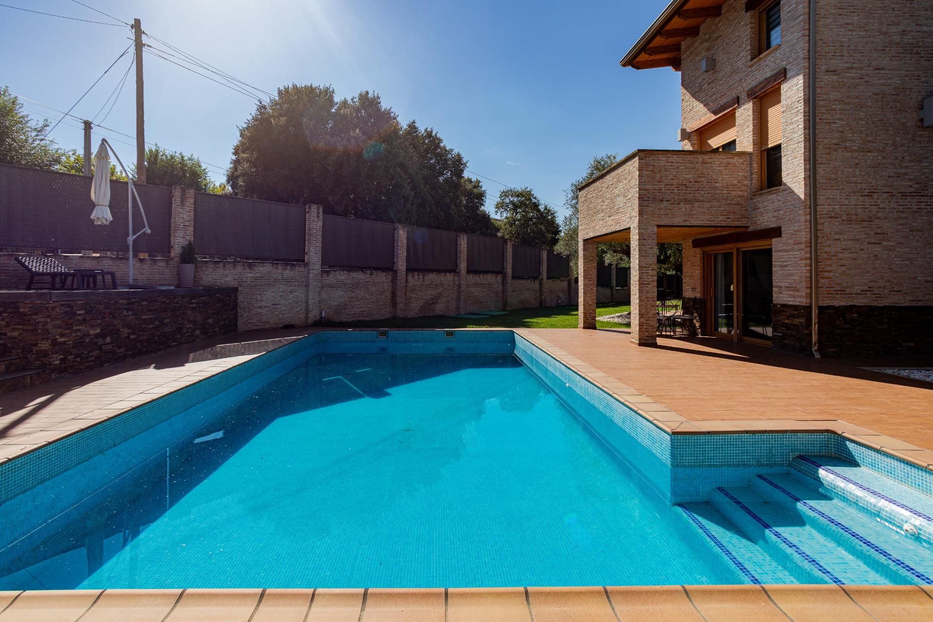 Schwimmbecken von Haus oder Chalet zum verkauf in Venturada mit Klimaanlage, Heizung und Privatgarten
