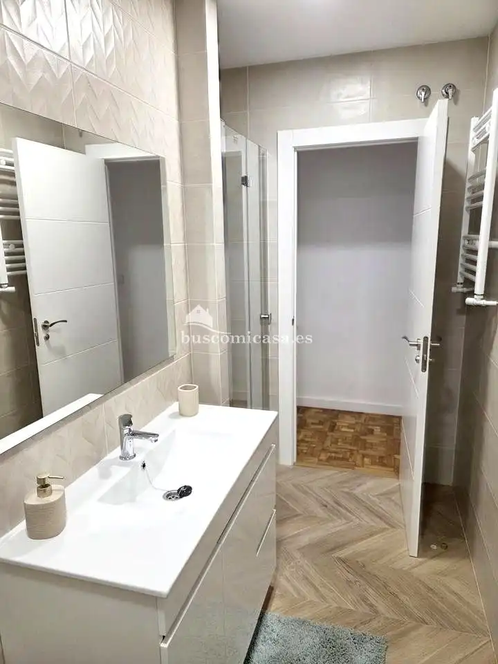 Bany de Pis per a compartir en Jaén amb Aire condicionat, Calefacció i Parquet