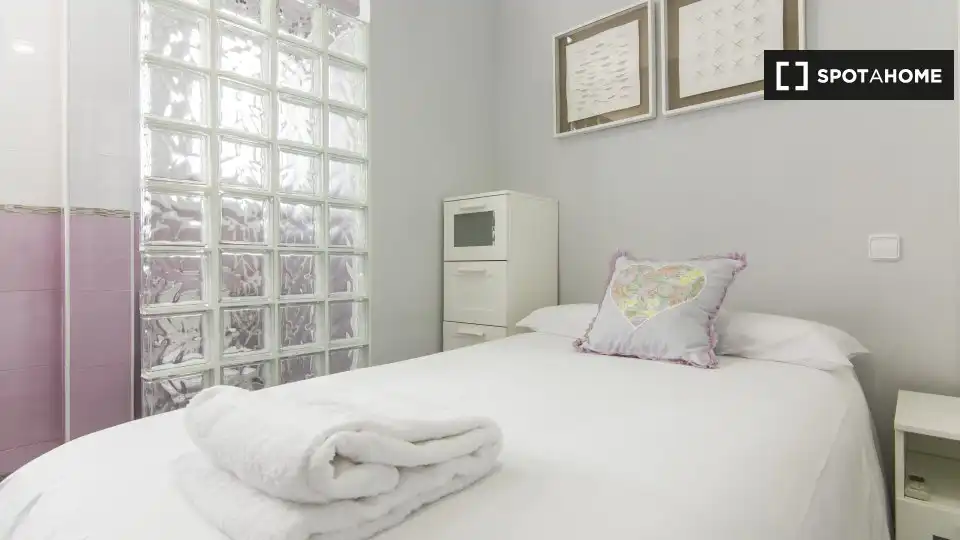 Habitación de Apartamento para compartir en Madrid con Aire acondicionado, Calefacción y Terraza