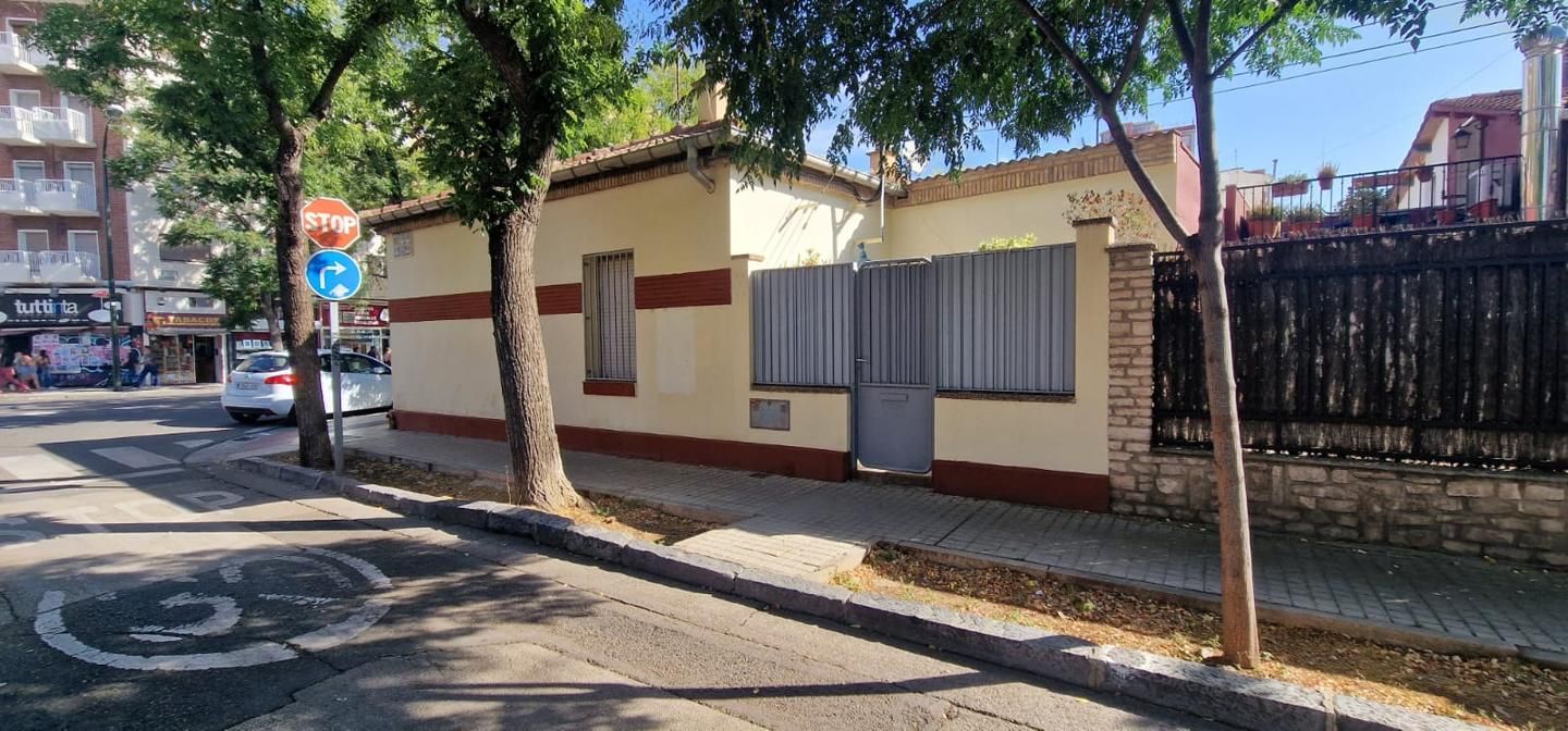Vista exterior de Casa o xalet en venda en  Zaragoza Capital amb Calefacció i Jardí privat