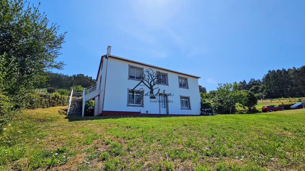 Vista exterior de Casa o xalet en venda en Valdoviño amb Calefacció, Jardí privat i Traster