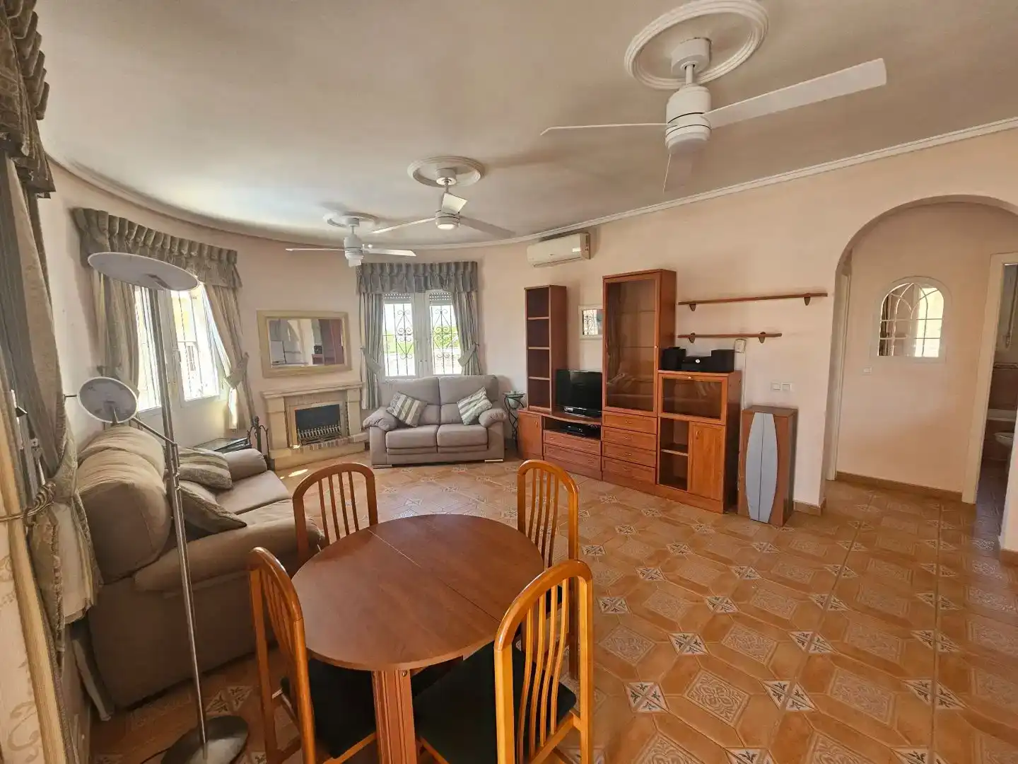 Sala d'estar de Casa o xalet en venda en Rojales amb Aire condicionat, Jardí privat i Piscina