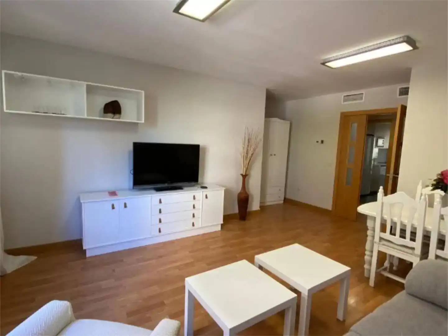 Sala d'estar de Pis de lloguer en Cáceres amb Aire condicionat, Parquet i Piscina