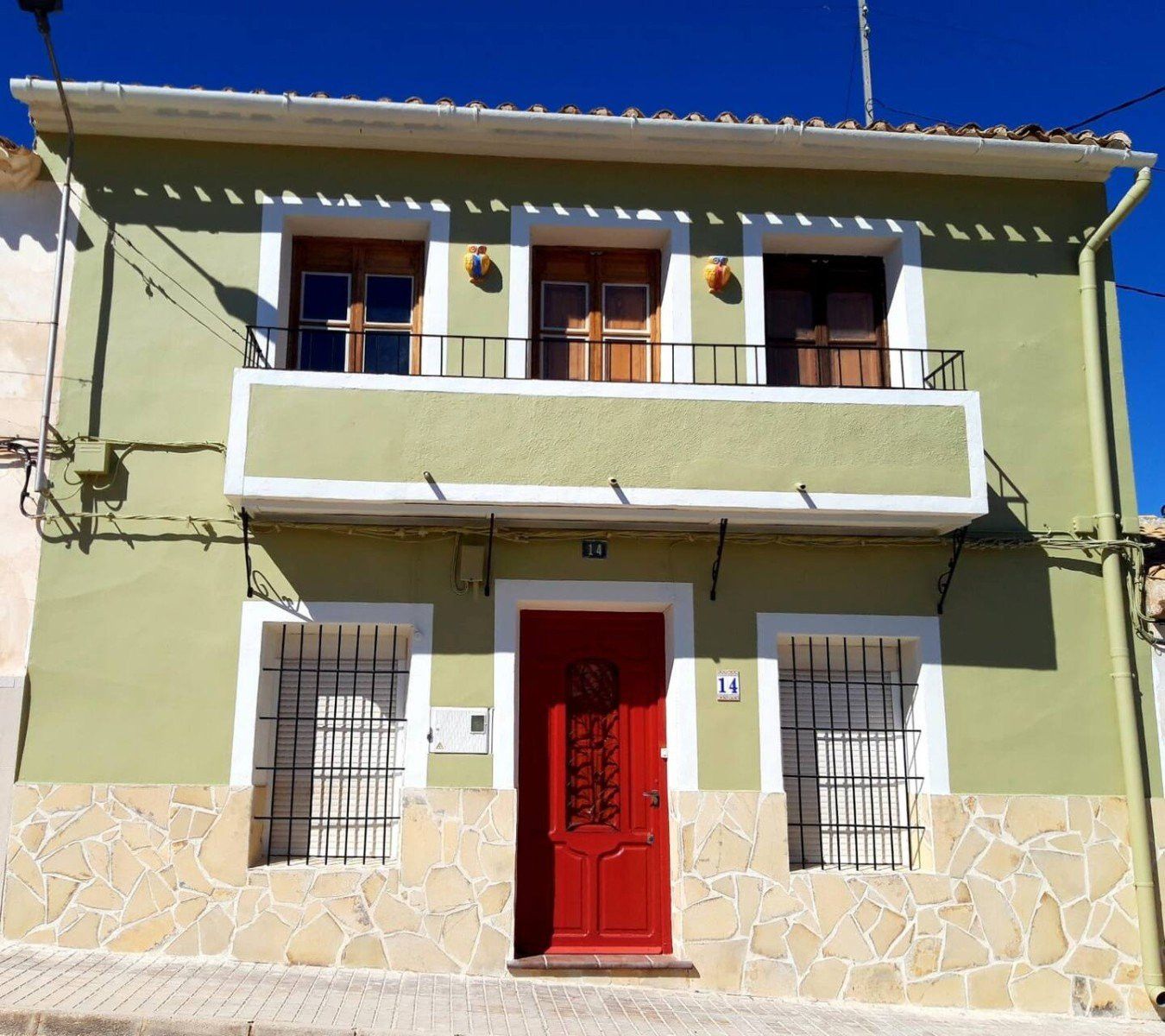 Vista exterior de Finca rústica en venda en Yecla amb Terrassa, Moblat i Balcó