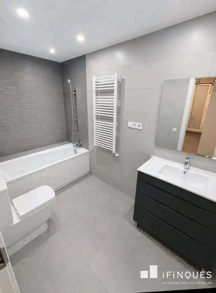 Flat with lift for sale in Centre - Sant Oleguer, imagen 9