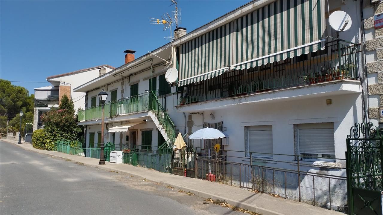 Vista exterior de Apartamento en venta en El Hoyo de Pinares  con Trastero