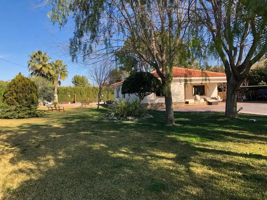 Jardín de Casa o chalet en venta en Elda con Aire acondicionado, Calefacción y Jardín privado