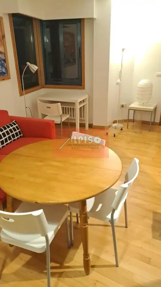 Apartamento de alquiler en Ourense Capital  con Calefacción, Parquet y Amueblado