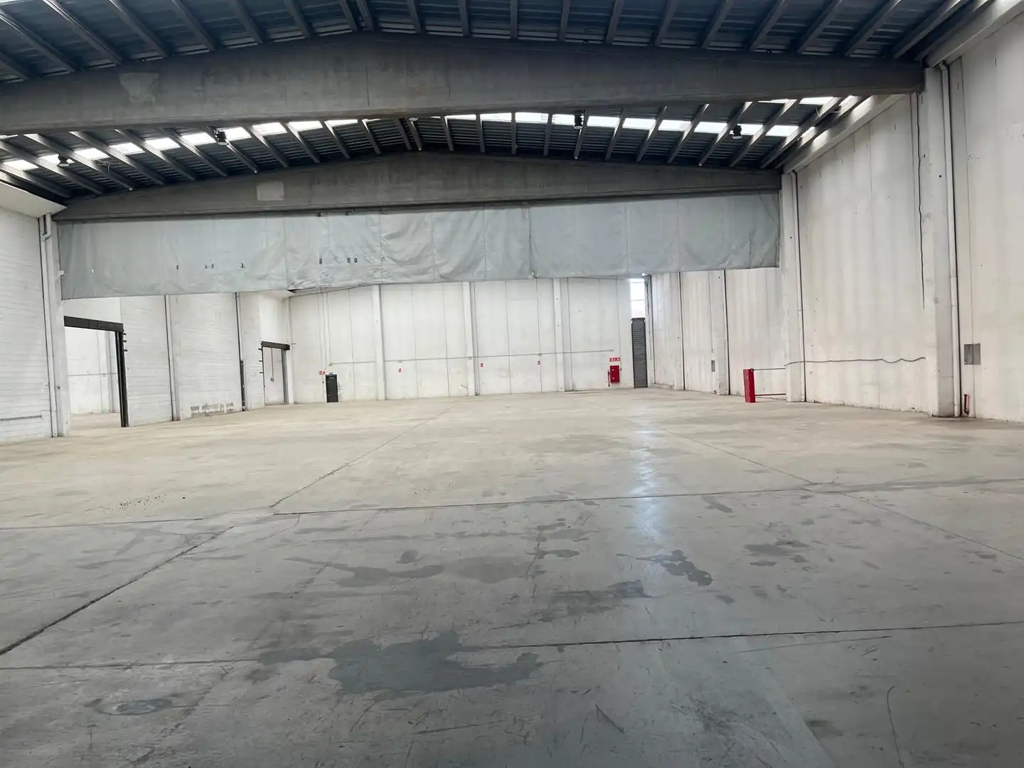Nave industrial de alquiler en Cornellà de Llobregat con Calefacción y Alarma