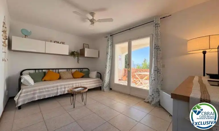 Sala d'estar de Estudi en venda en Roses amb Terrassa i Piscina comunitària