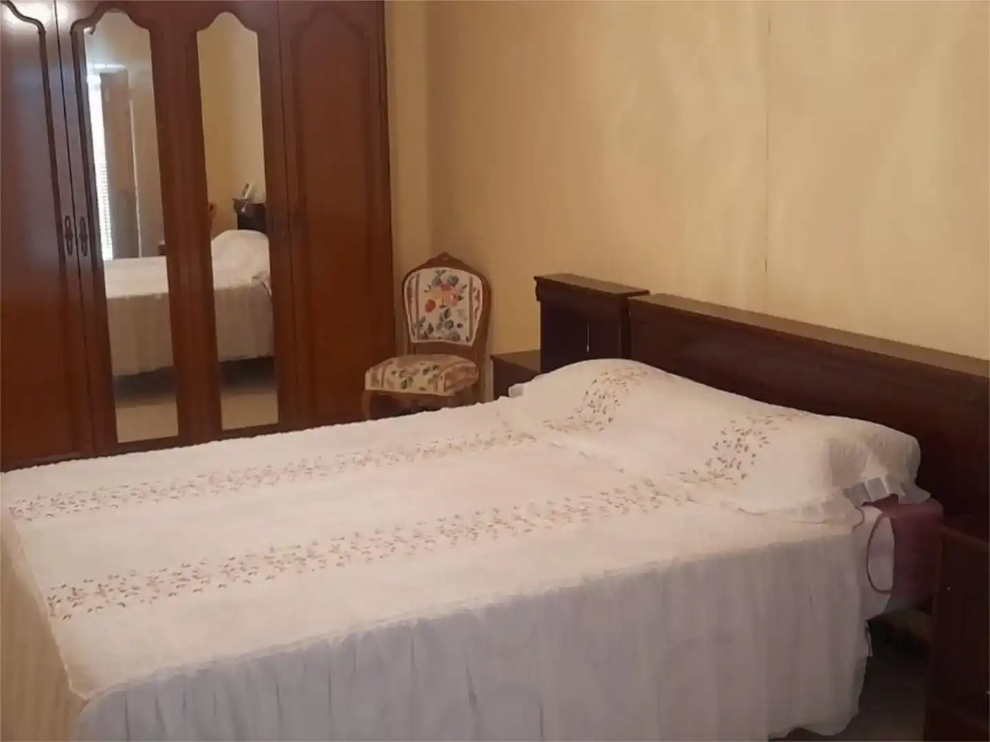 Habitación de Casa adosada en venta en Cilleros con Amueblado y Balcón