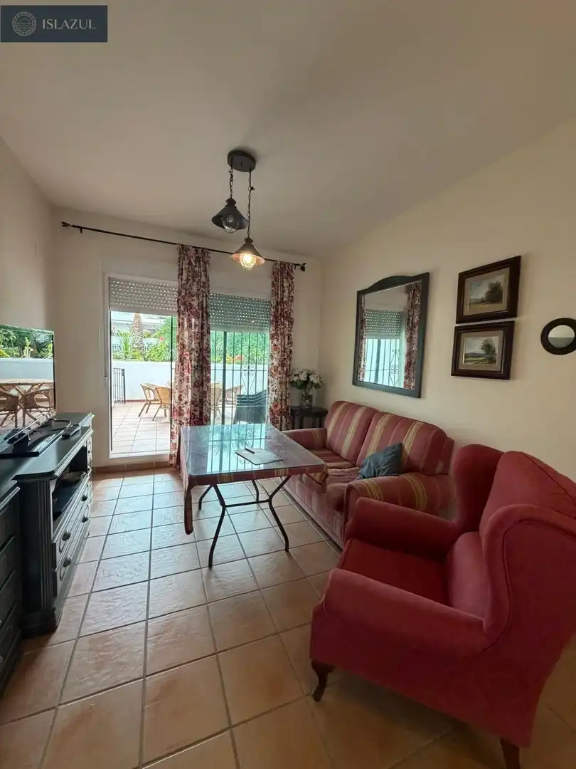 Wohnzimmer von Erdgeschoss zur Miete in Islantilla mit Klimaanlage, Heizung und Privatgarten