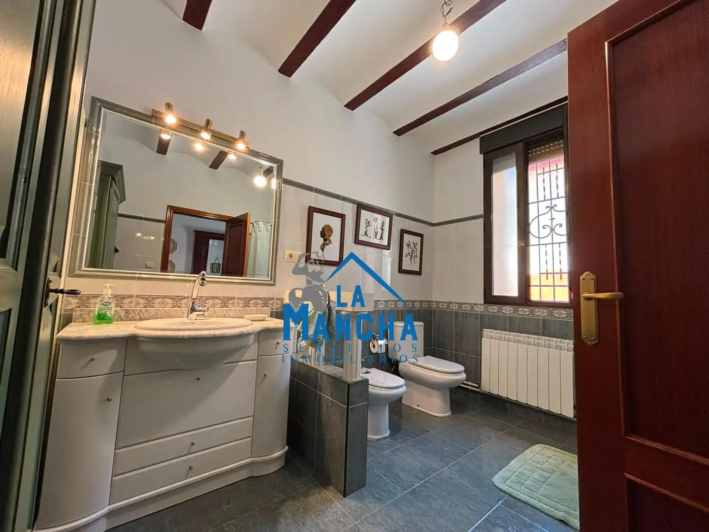 Baño de Casa o chalet en venta en Hoya-Gonzalo con Calefacción, Jardín privado y Amueblado