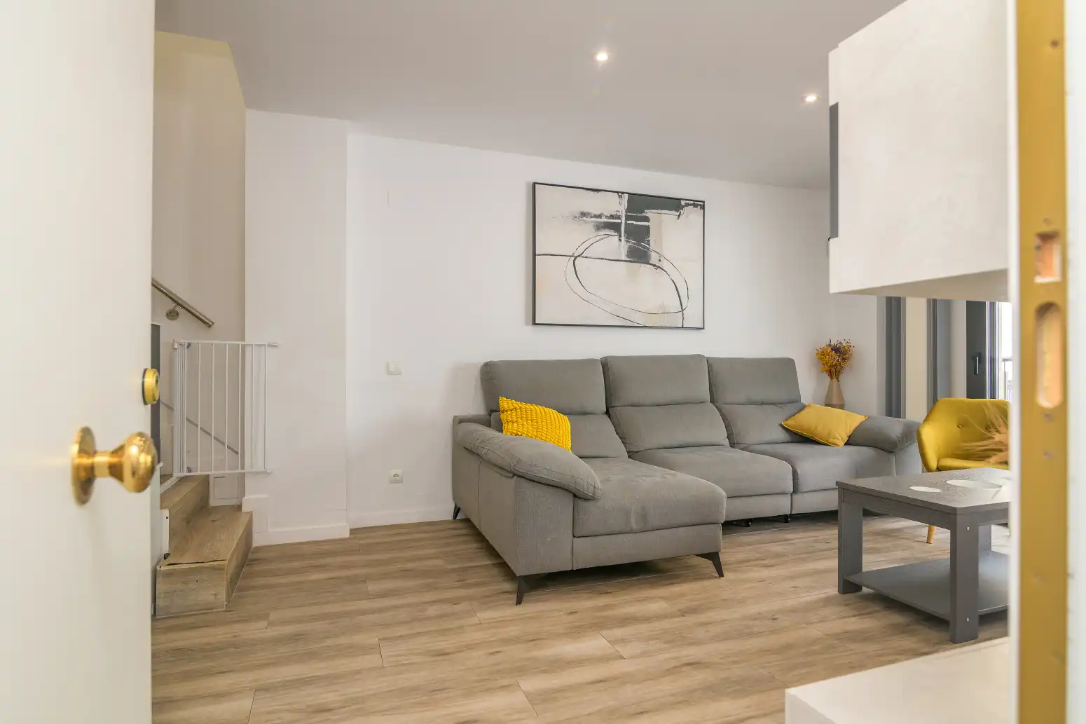 Sala d'estar de Pis en venda en Cornellà de Llobregat amb Aire condicionat, Calefacció i Terrassa