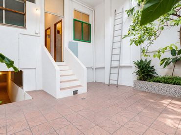 Casa amb balcó en venda a Carrer de Santiago