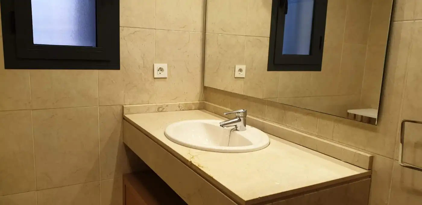 Bathroom of Flat for rent in Alicante / Alacant  with Air Conditioner, Terrace and Furnished