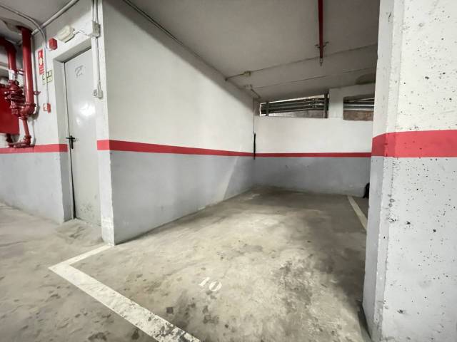 Garaje en Venta en Calle Begur, 11 en Sants-Badal